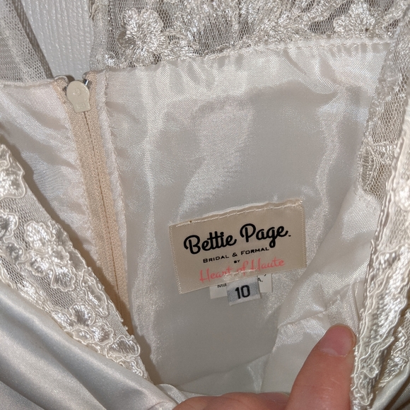 NWT Bettie Page Wedding Dress - Picture 3 of 6